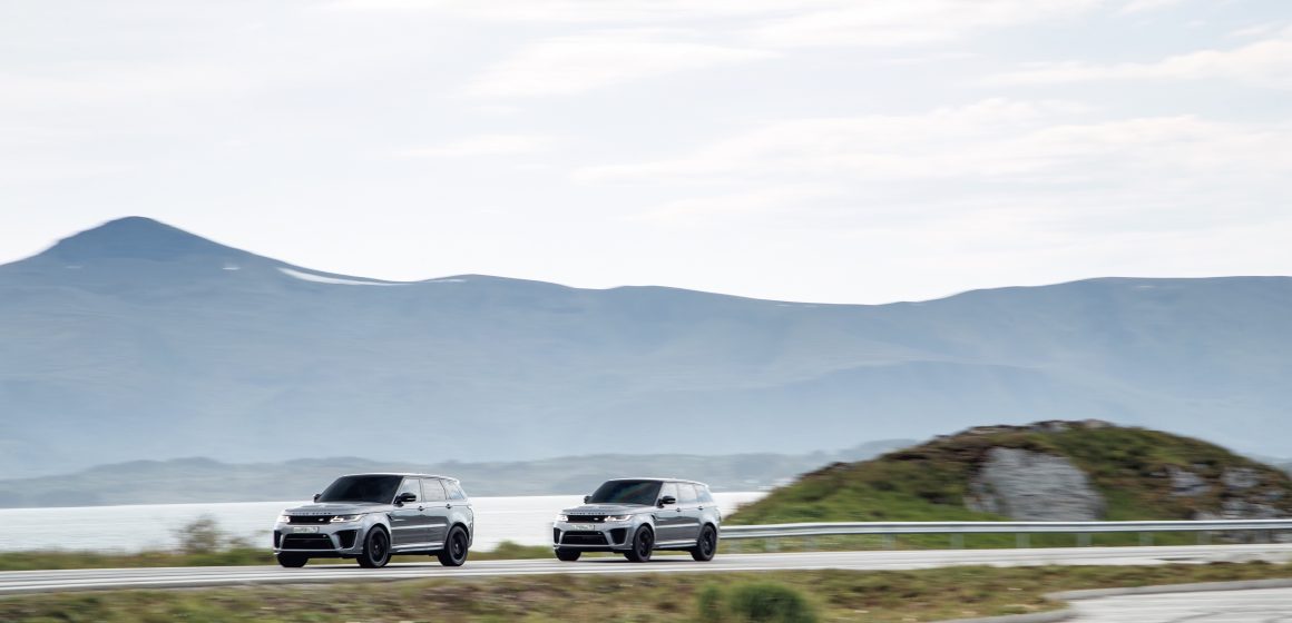 Những phân cảnh táo bạo của Range Rover Sport Svr trong phim James Bond mới