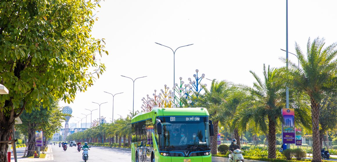 Xe buýt điện Vinbus tham gia mạng lưới vận tải công cộng Hà Nội