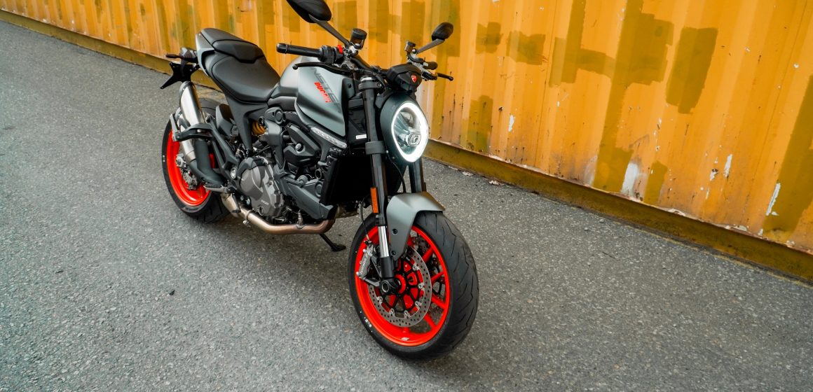 Giới thiệu New Ducati Monster, giá xe từ 439 triệu đồng
