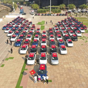 Kỷ lục Việt Nam: 100 xe ô tô điện VF e34 chinh phục địa đầu Tổ quốc