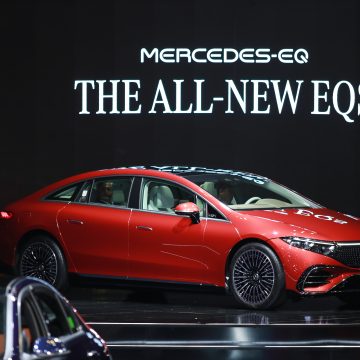 Mercedes-Benz giới thiệu mẫu xe thuần điện EQS tại VMS 2022